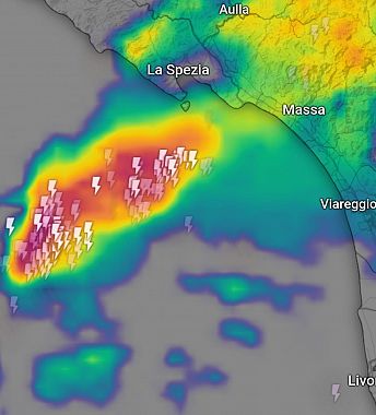 Il sistema temporalesco all'alba