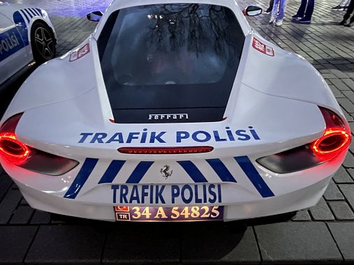 La Ferrari della Polizia municipale di Istanbul - foto Blue Lama